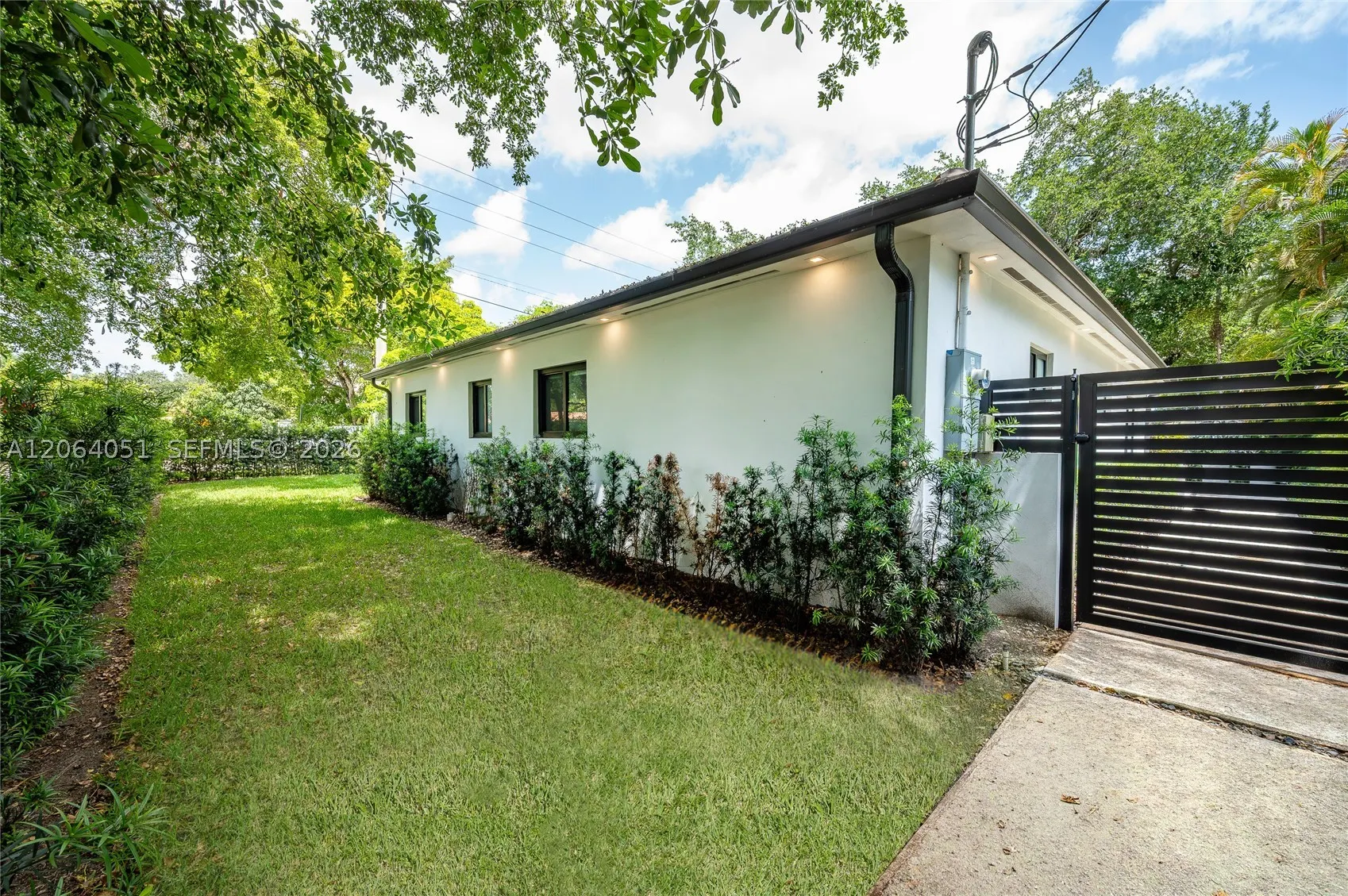 831 Cortez St
