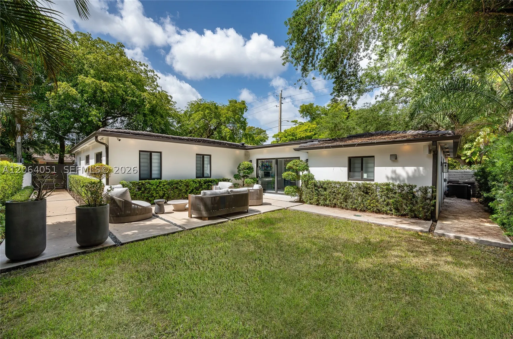 831 Cortez St