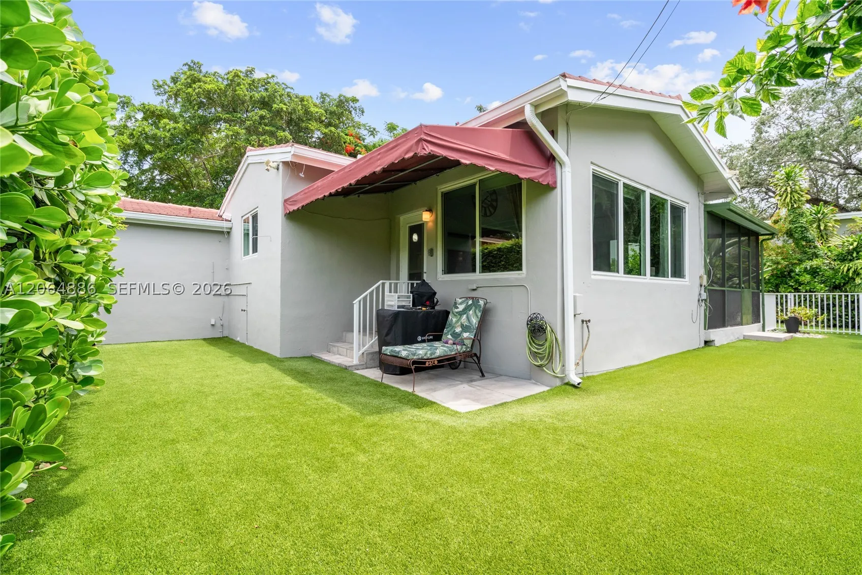 810 Venetia Ave