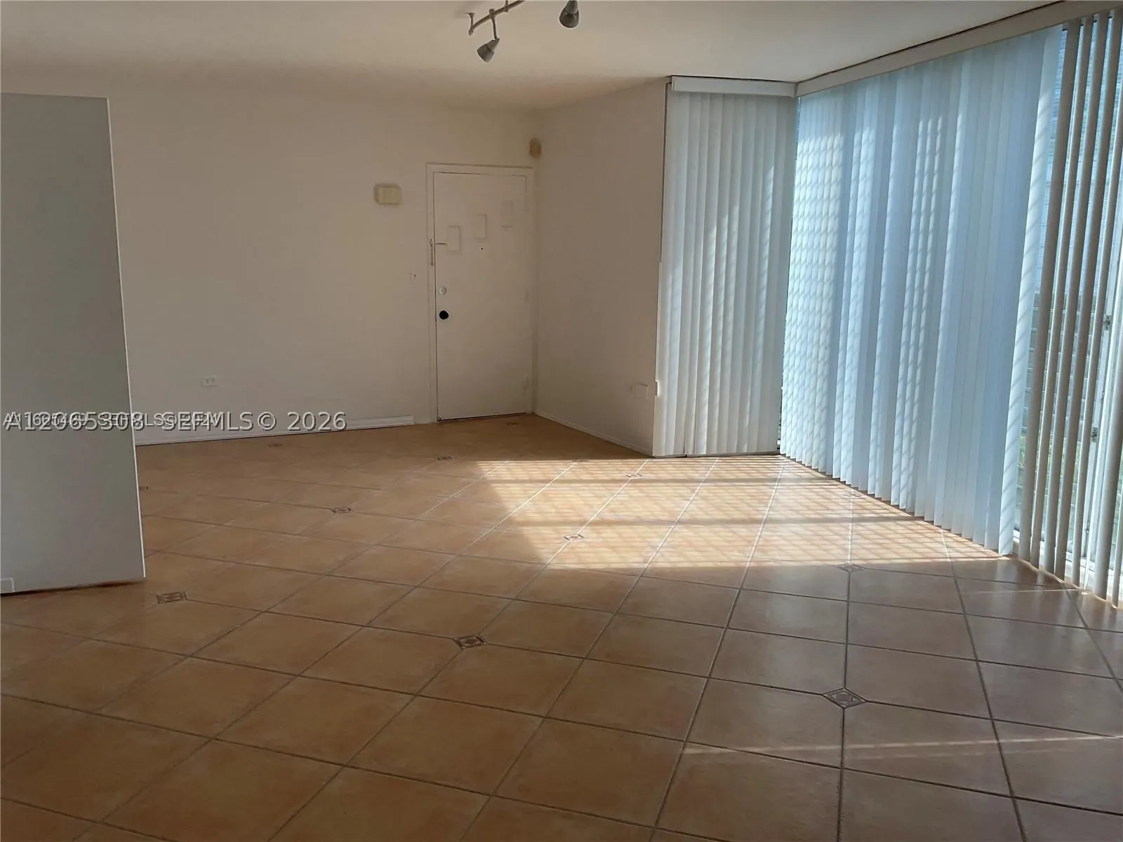 10178 Collins Ave #109