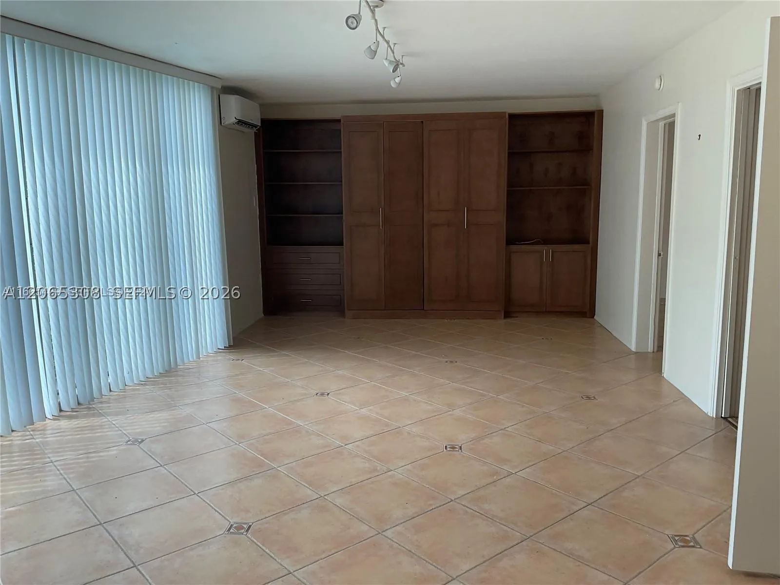 10178 Collins Ave #109
