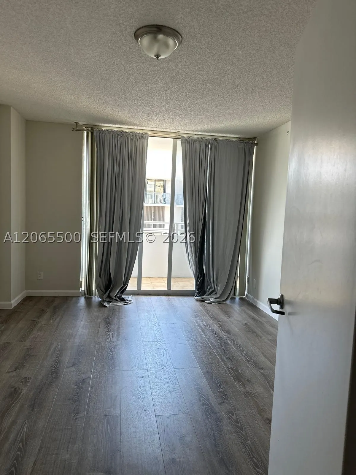 8911 Collins Ave #1103