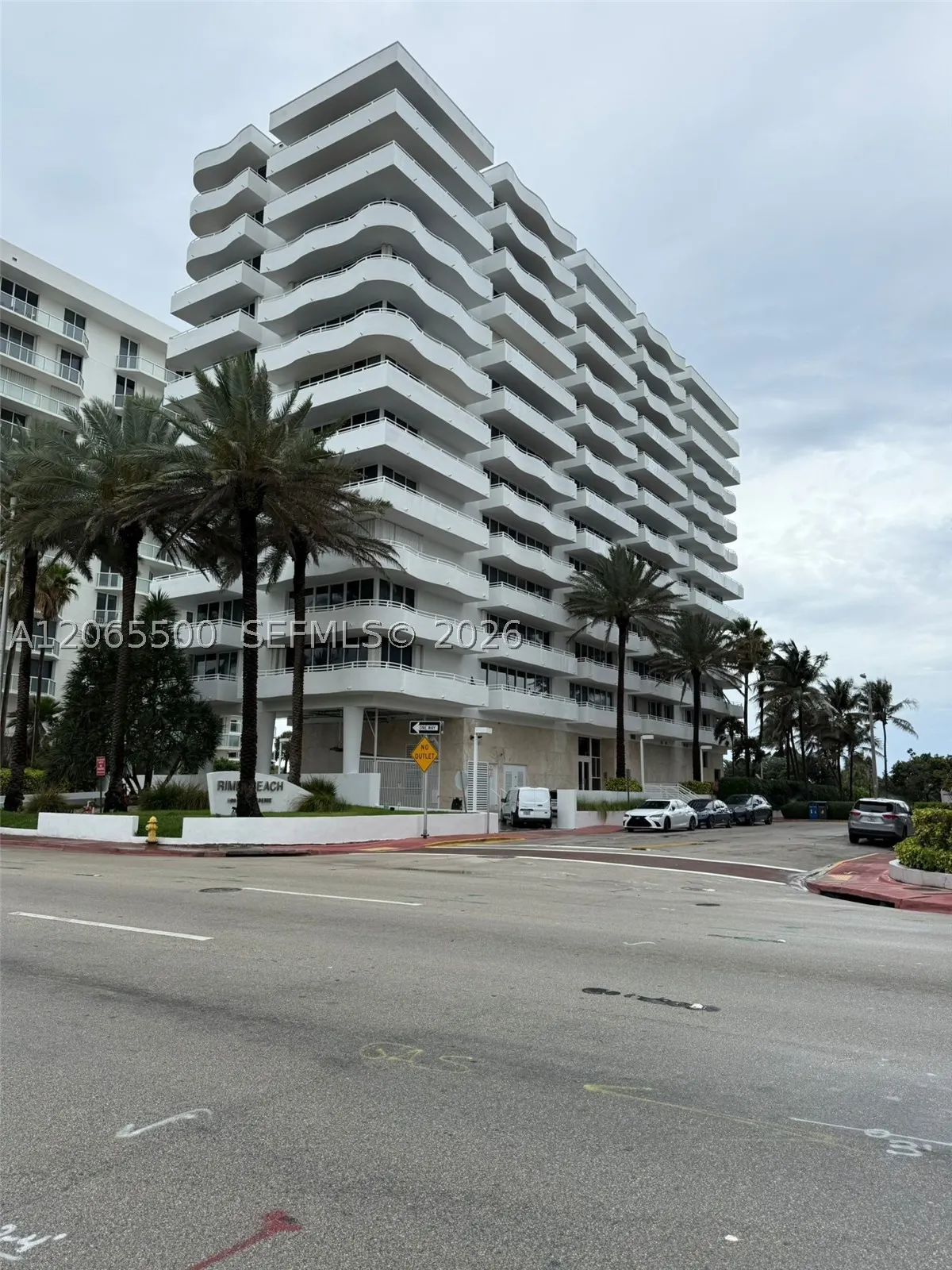 8911 Collins Ave #1103