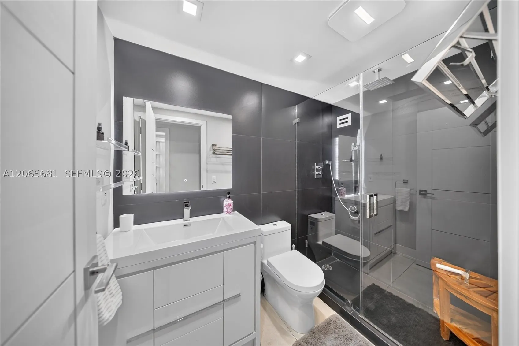 10185 Collins Ave #1223