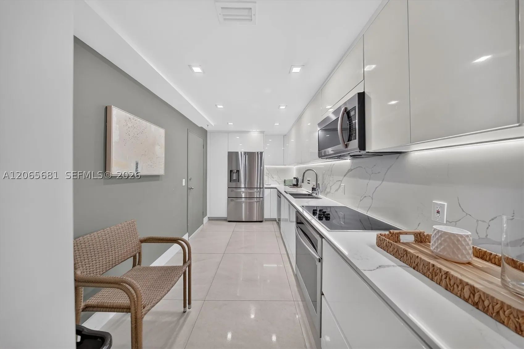 10185 Collins Ave #1223
