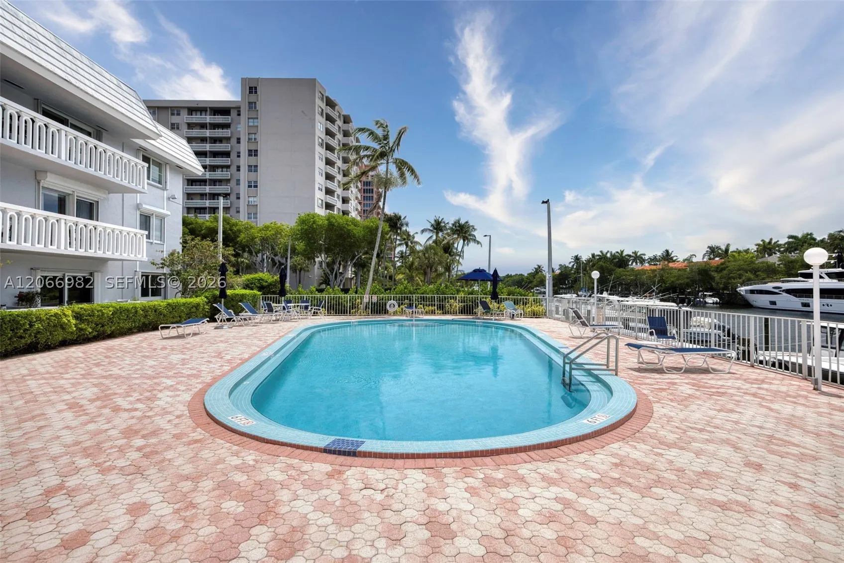 100 Edgewater Dr #309