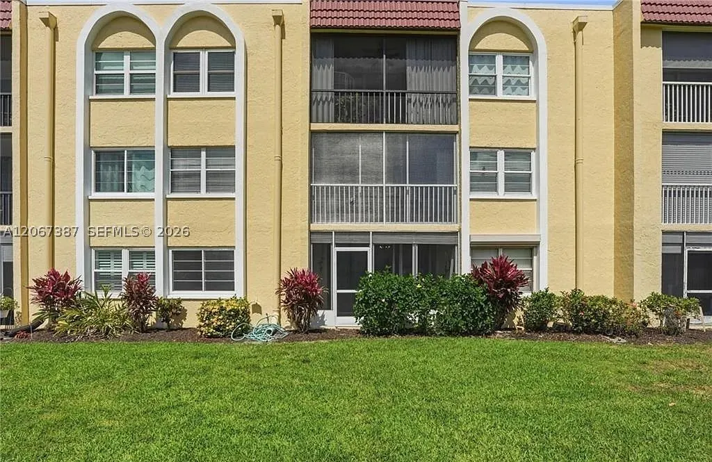 1085 Forest Lakes Dr #8102