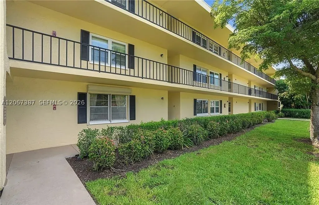 1085 Forest Lakes Dr #8102
