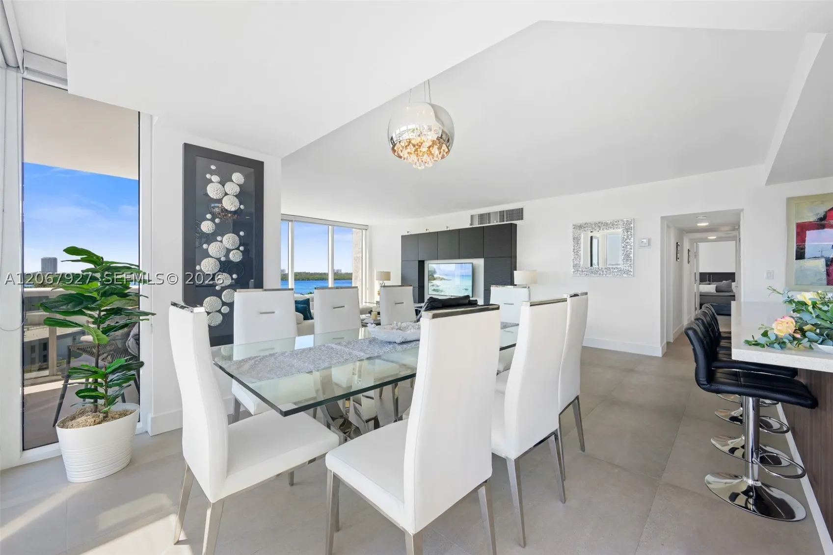 10275 Collins Ave #722