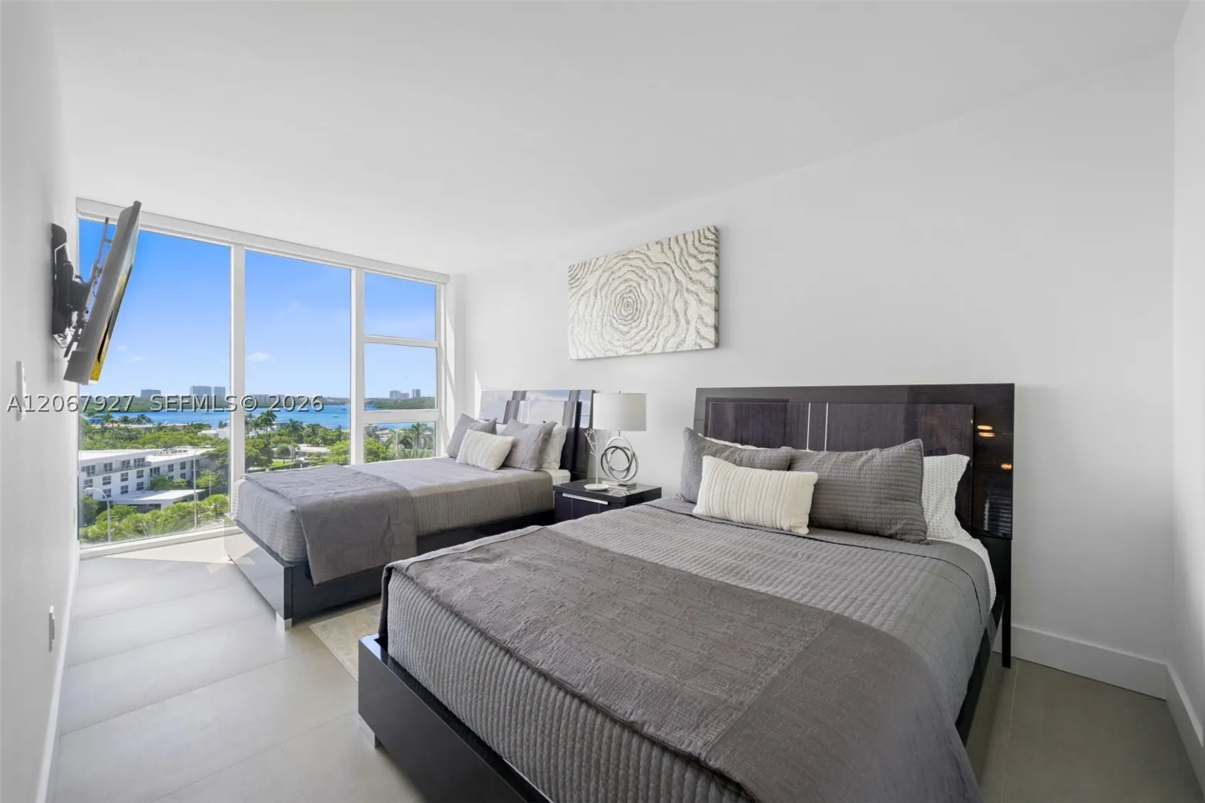 10275 Collins Ave #722