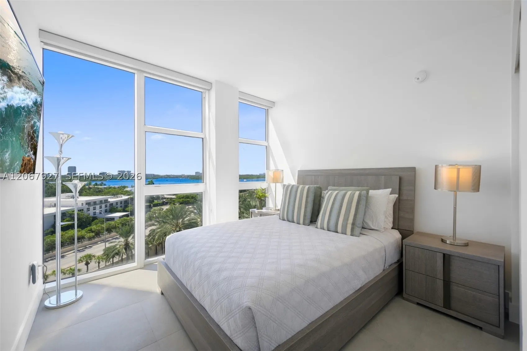 10275 Collins Ave #722