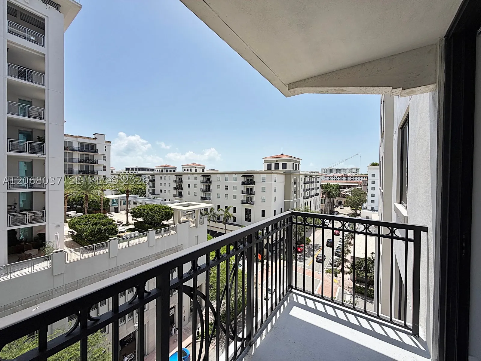 301 Altara Ave #609