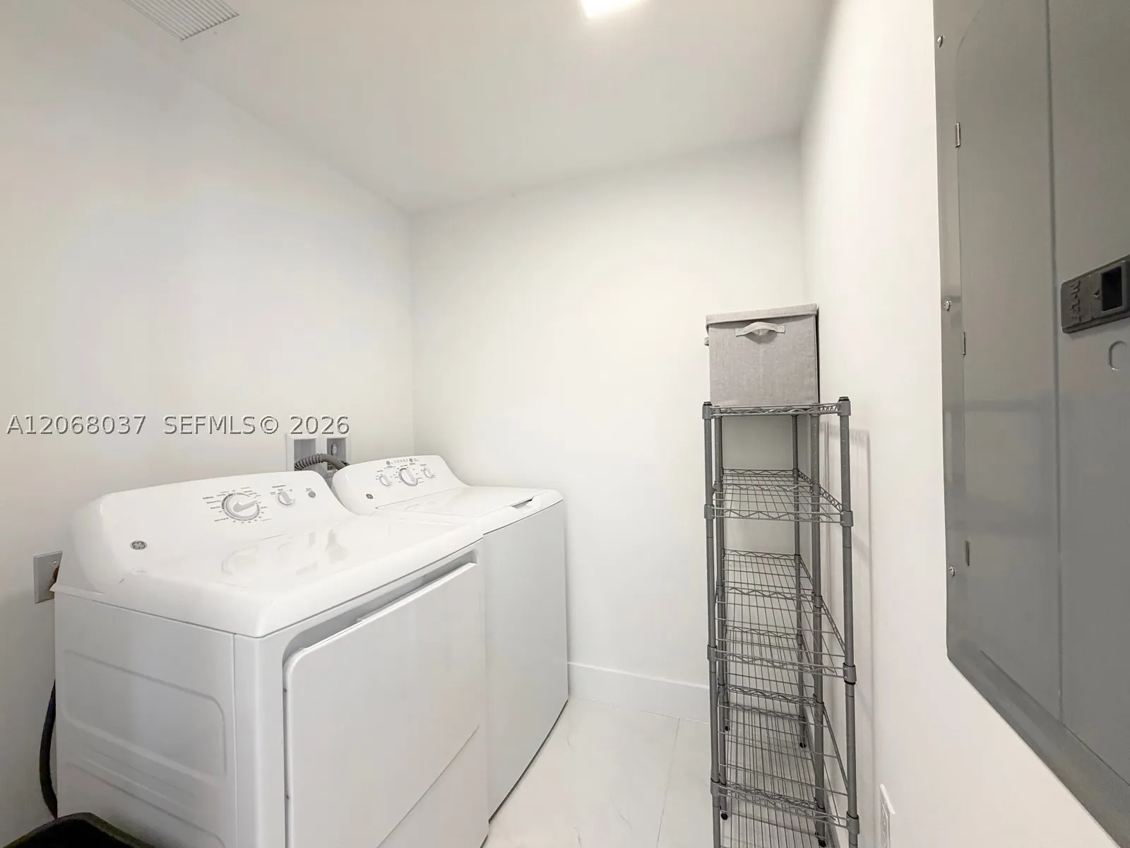 301 Altara Ave #609