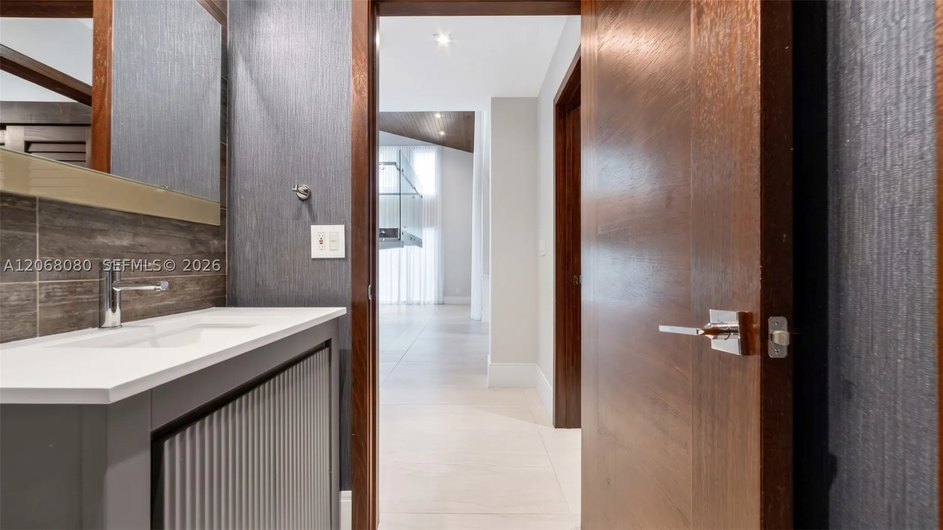 6819 Sunrise Pl