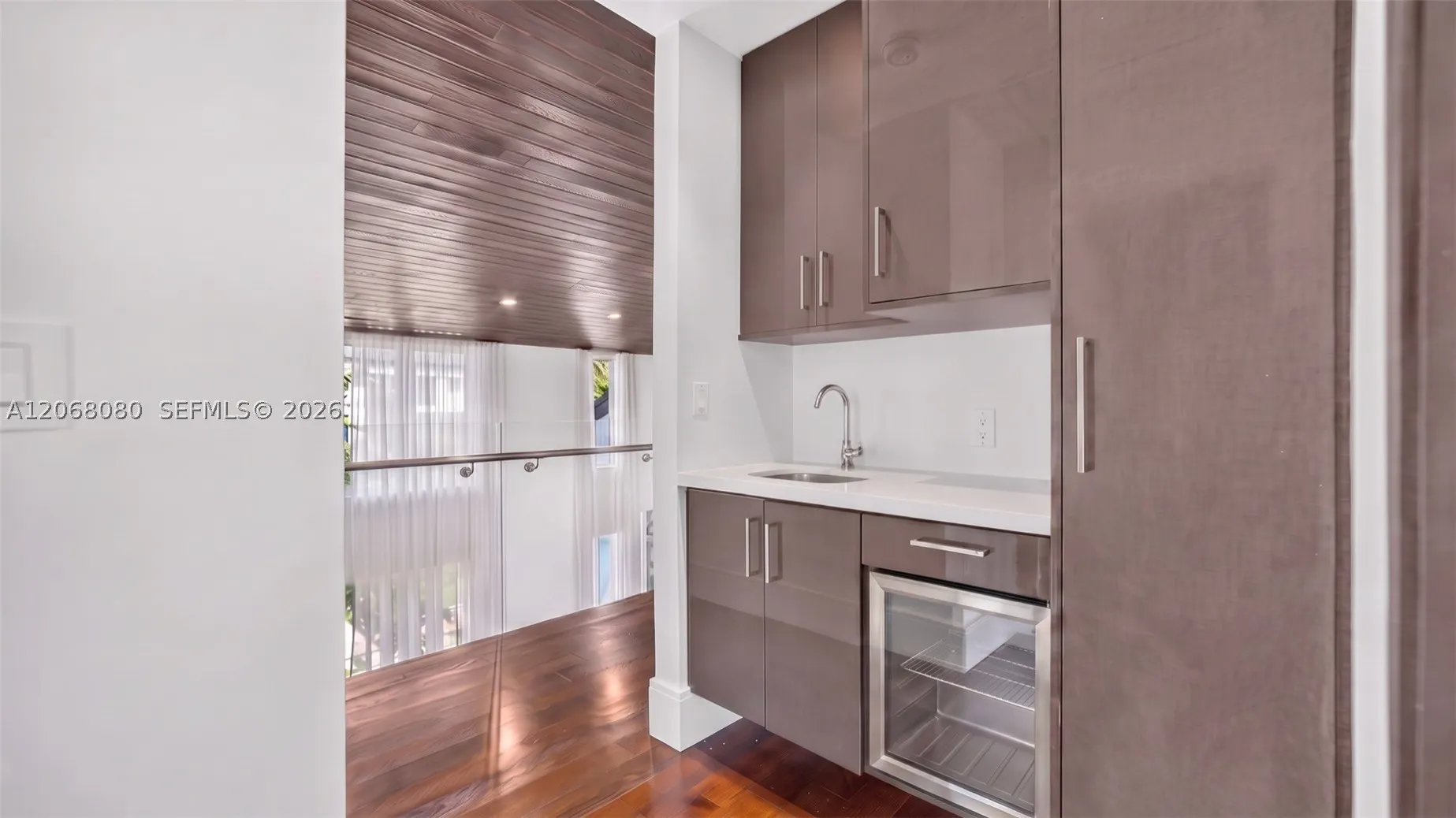 6819 Sunrise Pl