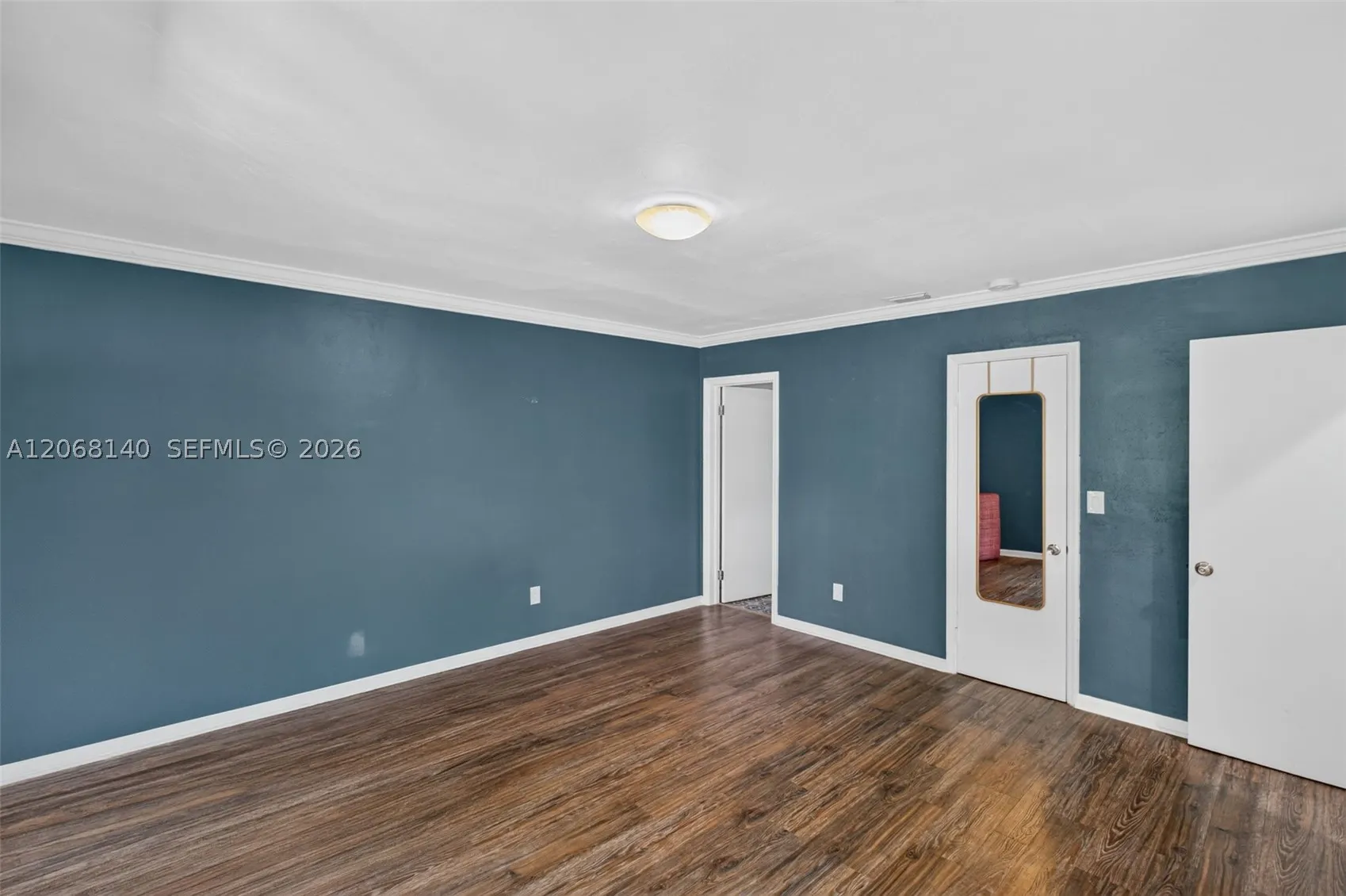 6815 Edgewater Dr #301