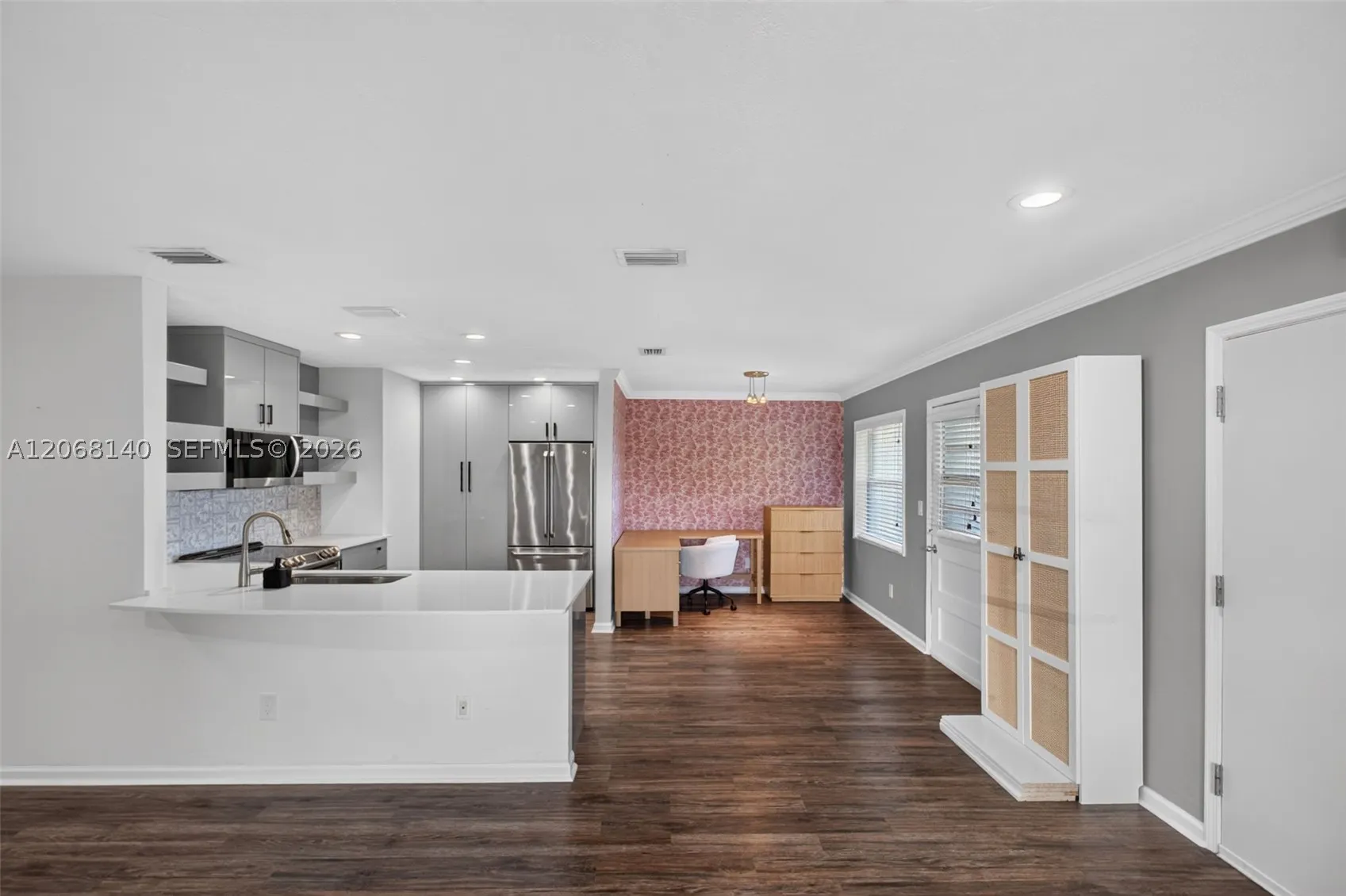 6815 Edgewater Dr #301
