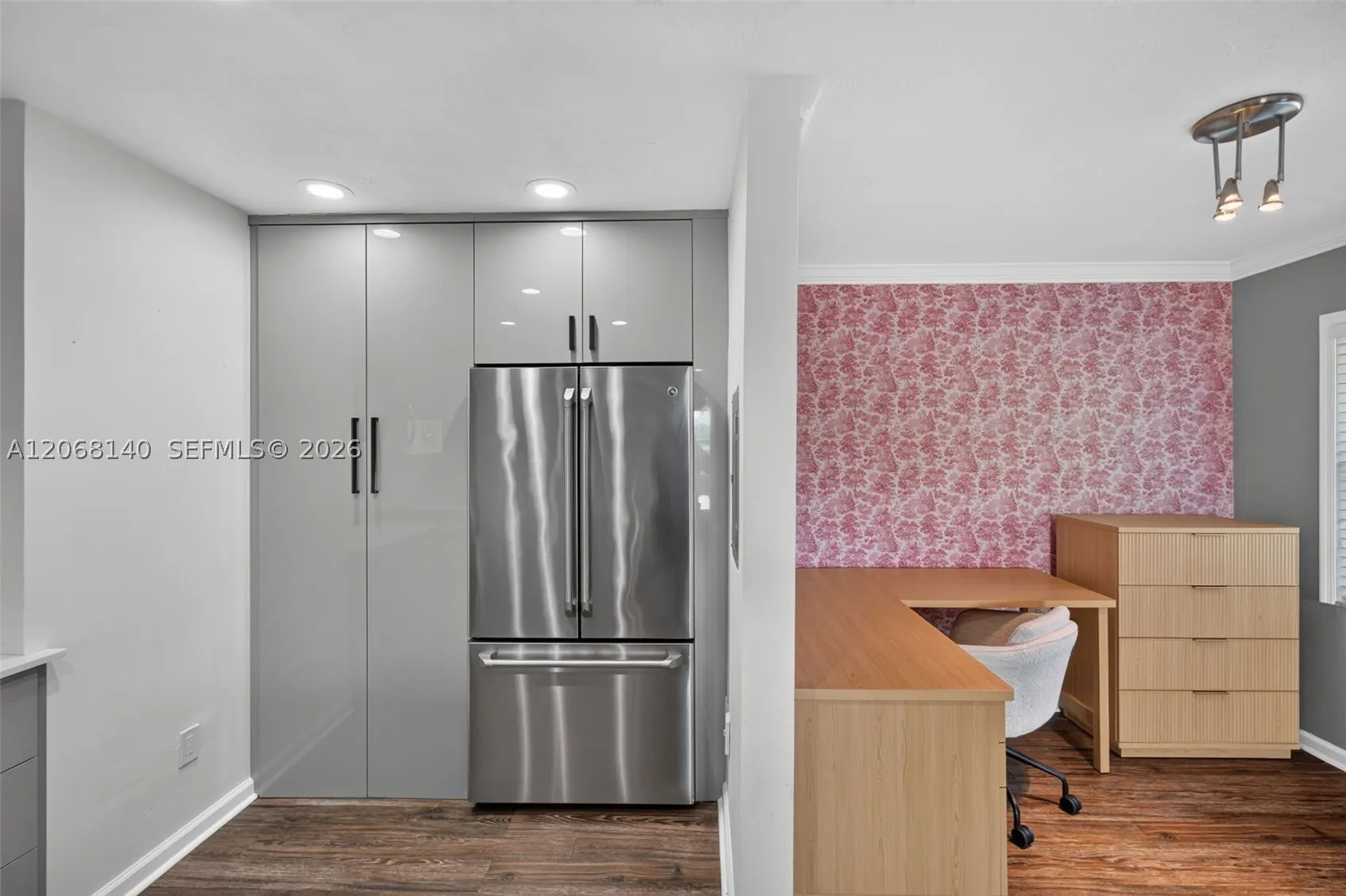 6815 Edgewater Dr #301