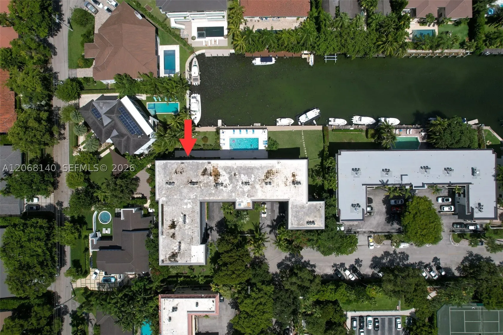 6815 Edgewater Dr #301