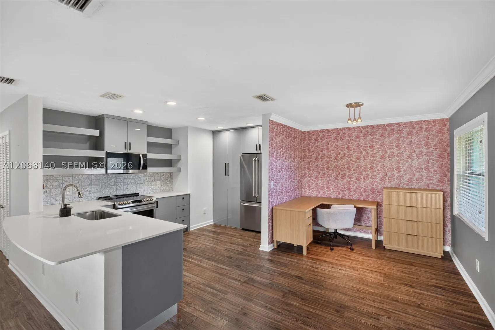 6815 Edgewater Dr #301