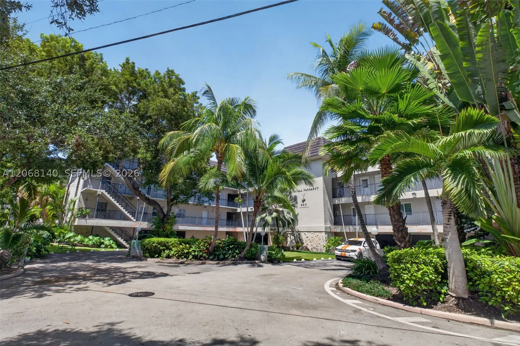 6815 Edgewater Dr #301