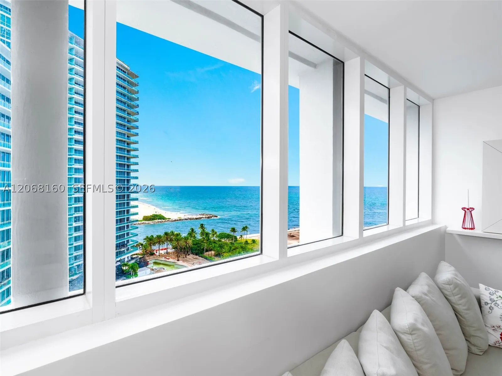 10275 Collins Ave #PH1506