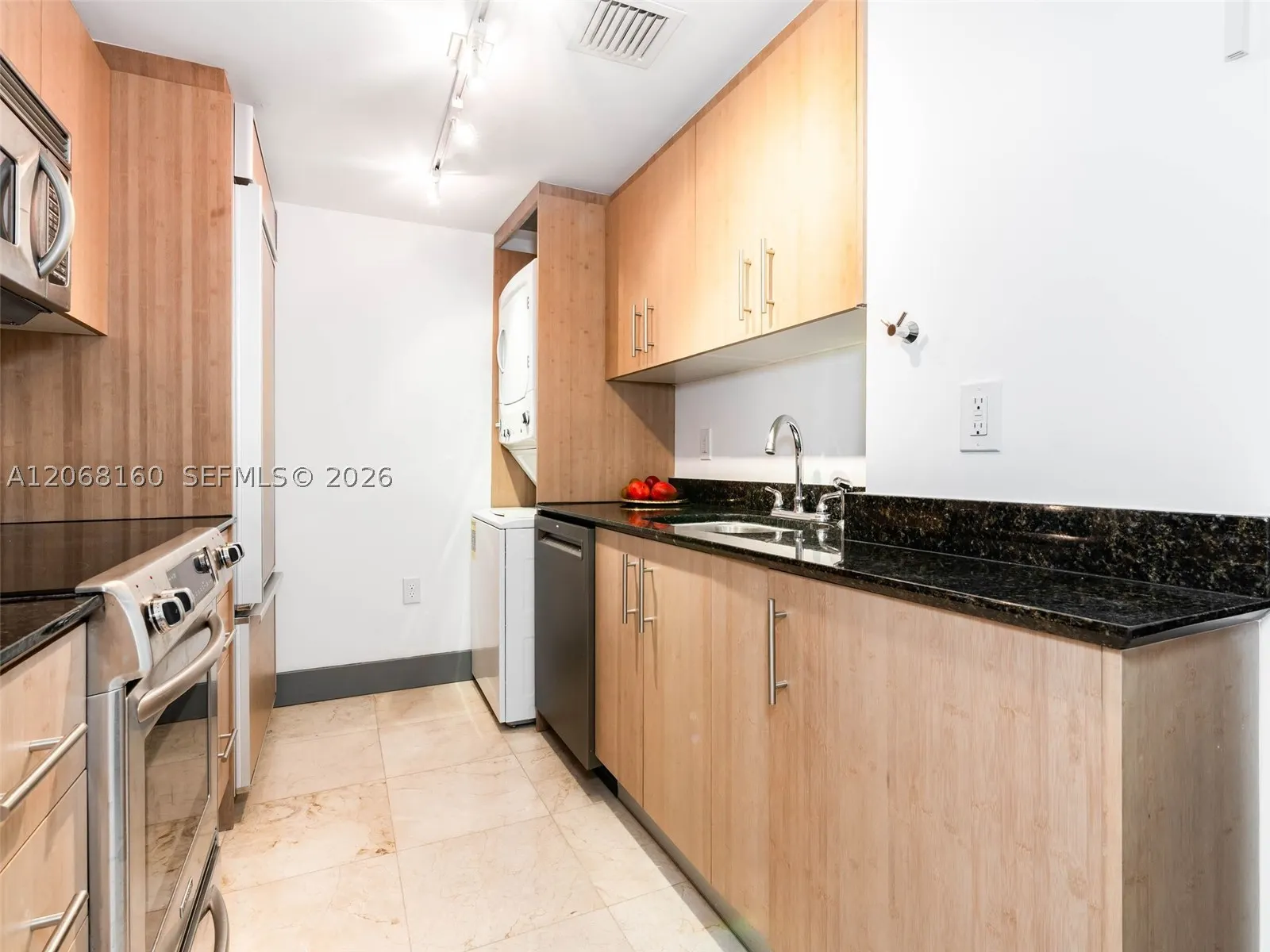 10275 Collins Ave #PH1506