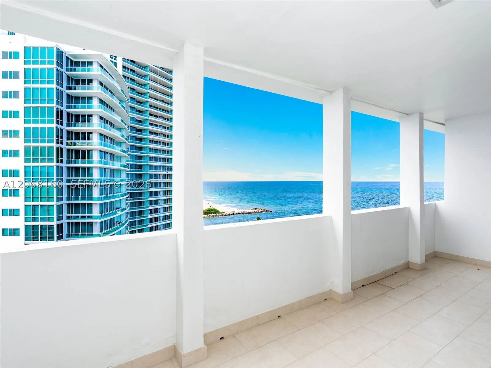 10275 Collins Ave #PH1506