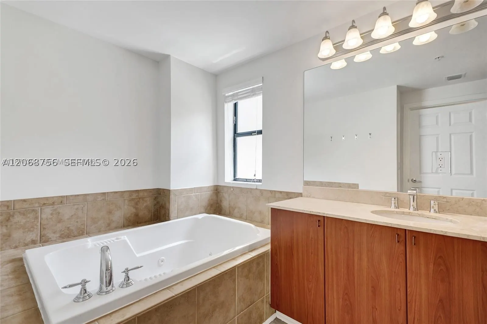 888 S Douglas Rd #304