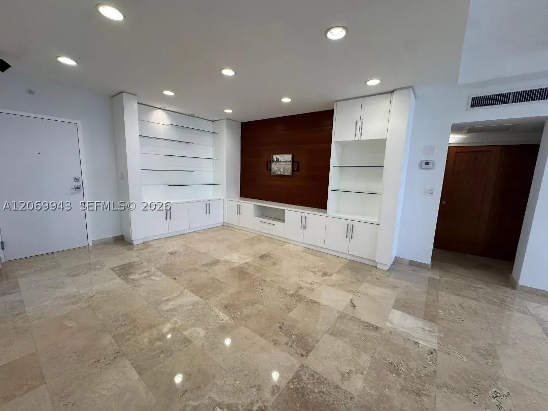 90 Edgewater Dr #PH15