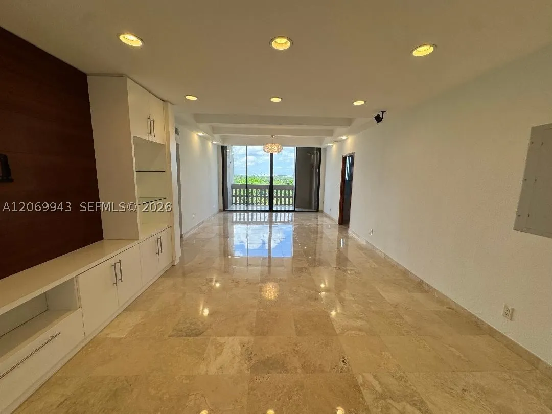 90 Edgewater Dr #PH15