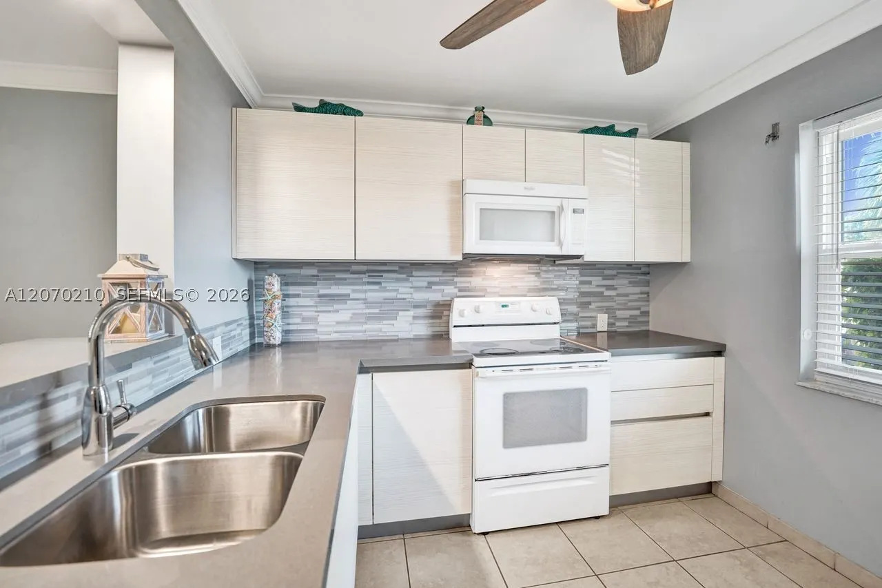 325 SE 11th Ter #107