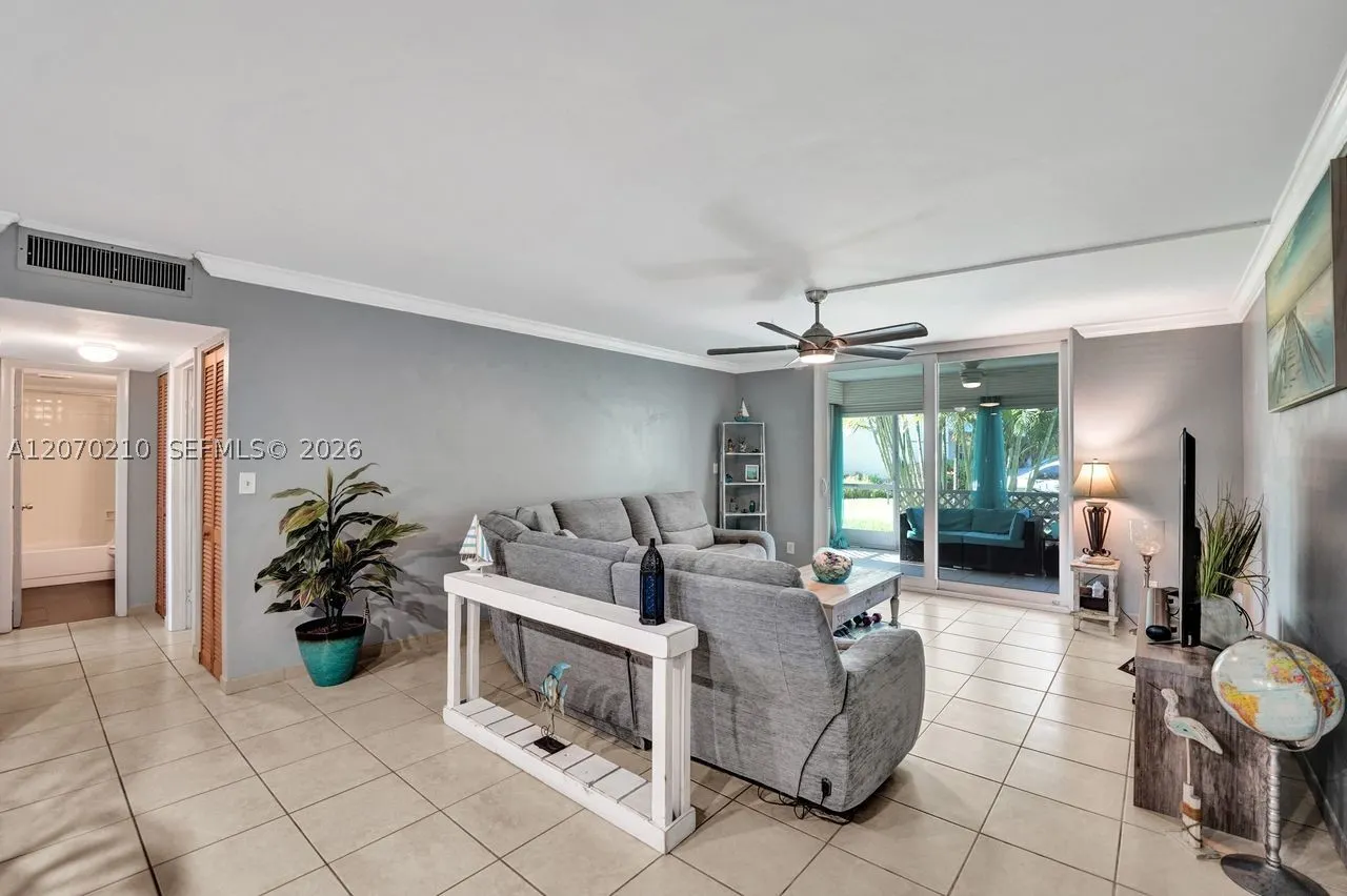 325 SE 11th Ter #107