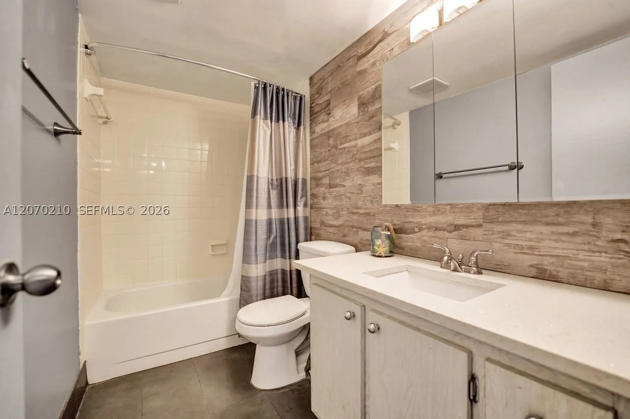 325 SE 11th Ter #107