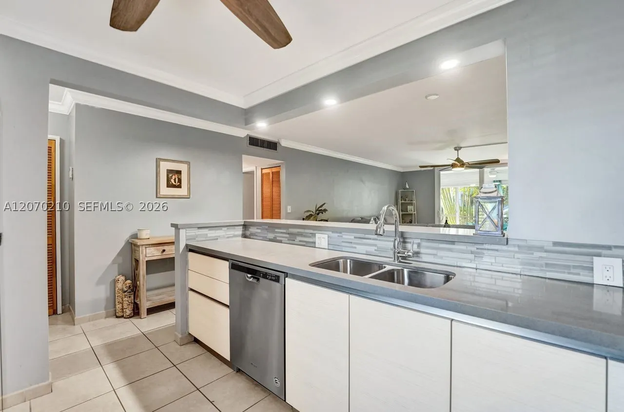 325 SE 11th Ter #107
