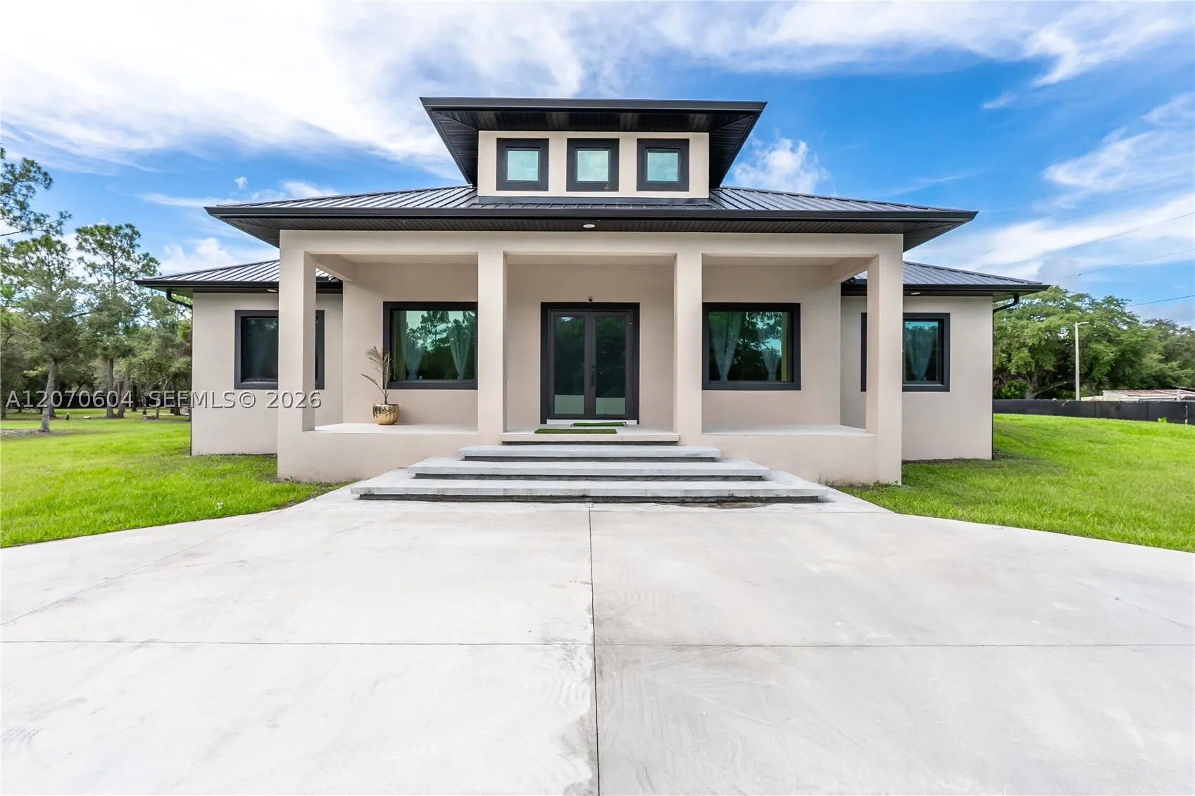 300 Montura Ave