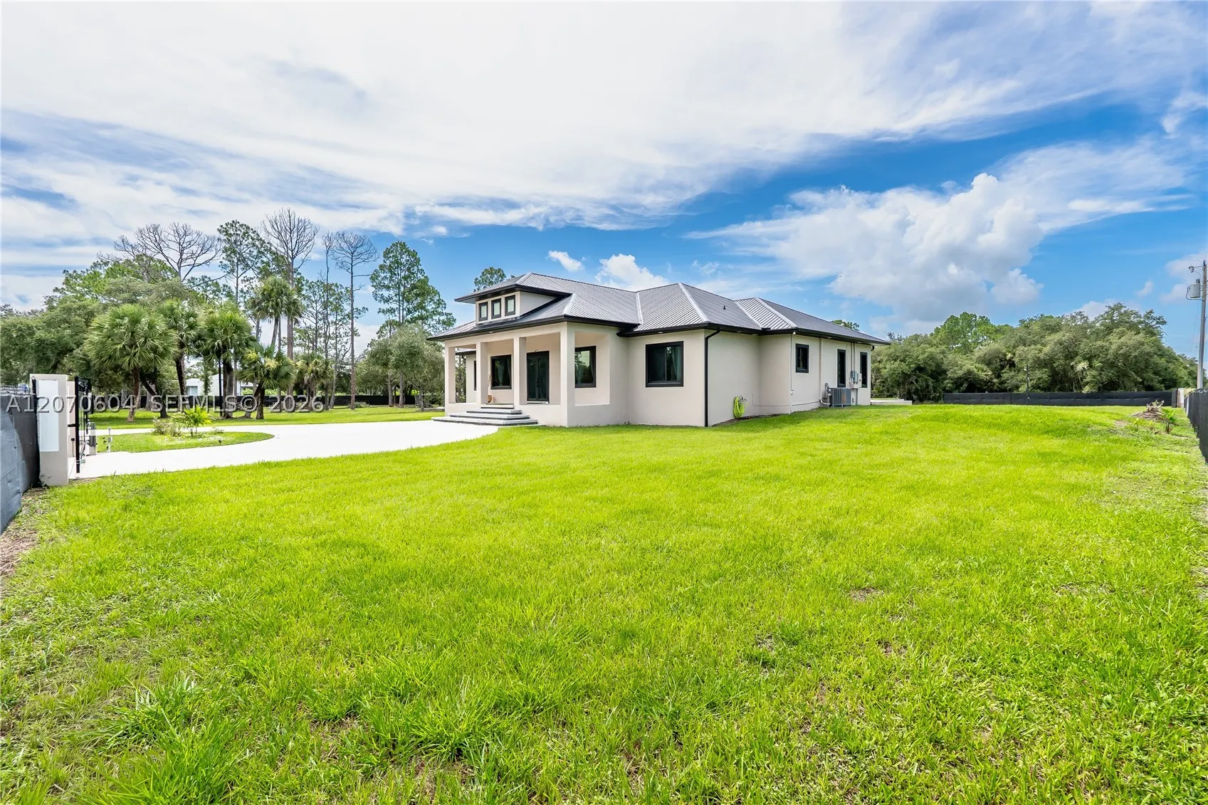 300 Montura Ave
