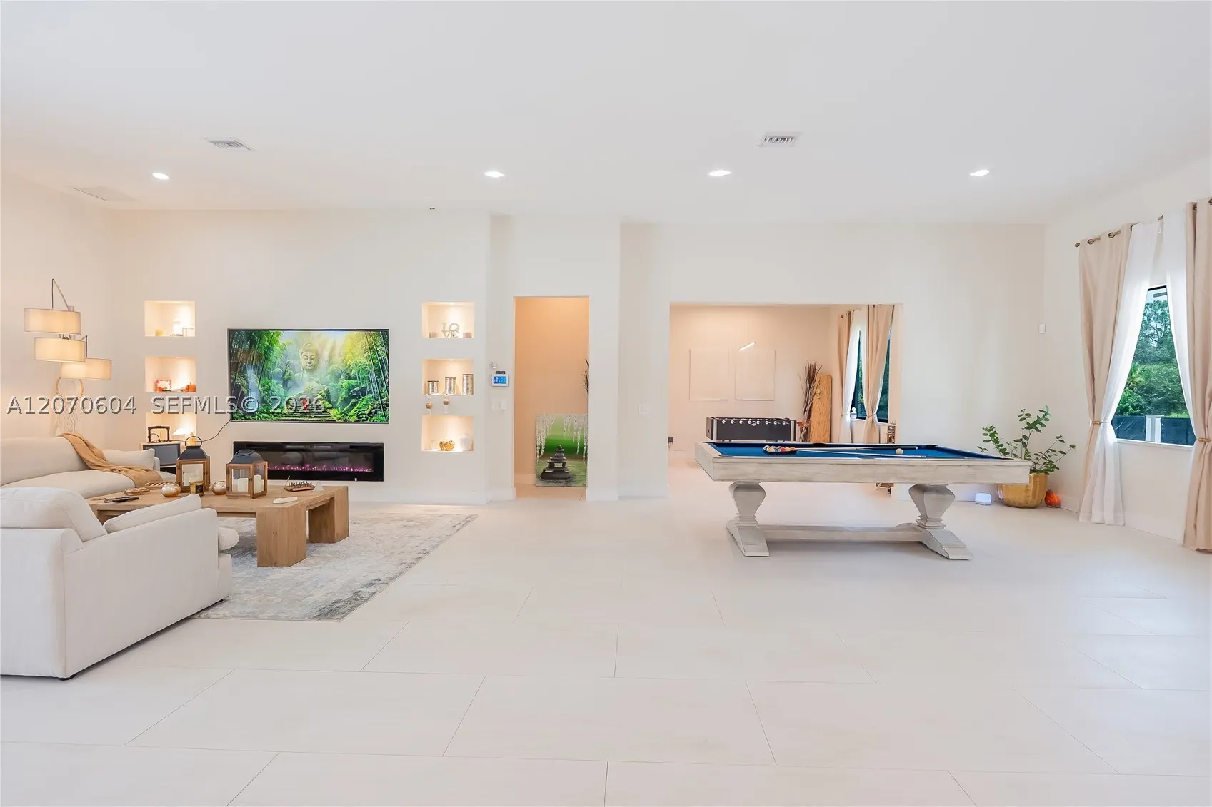 300 Montura Ave