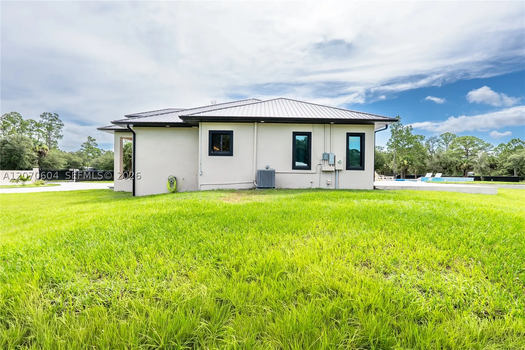 300 Montura Ave