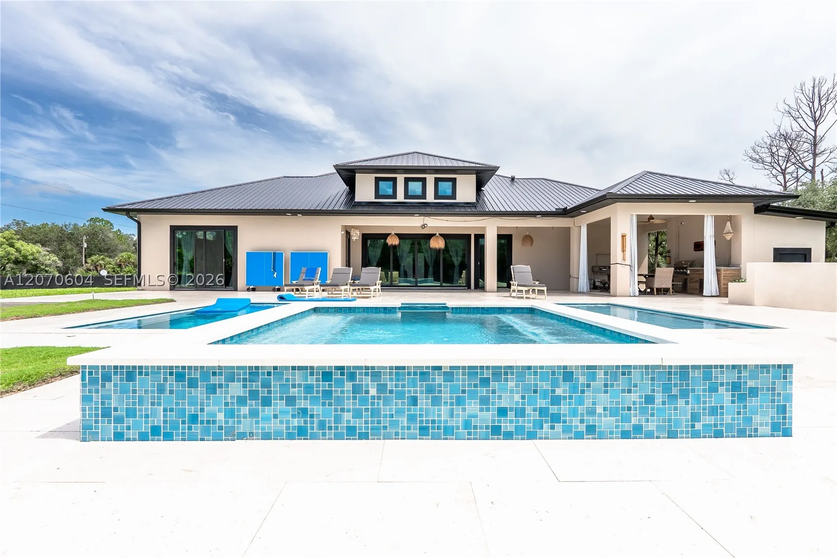 300 Montura Ave