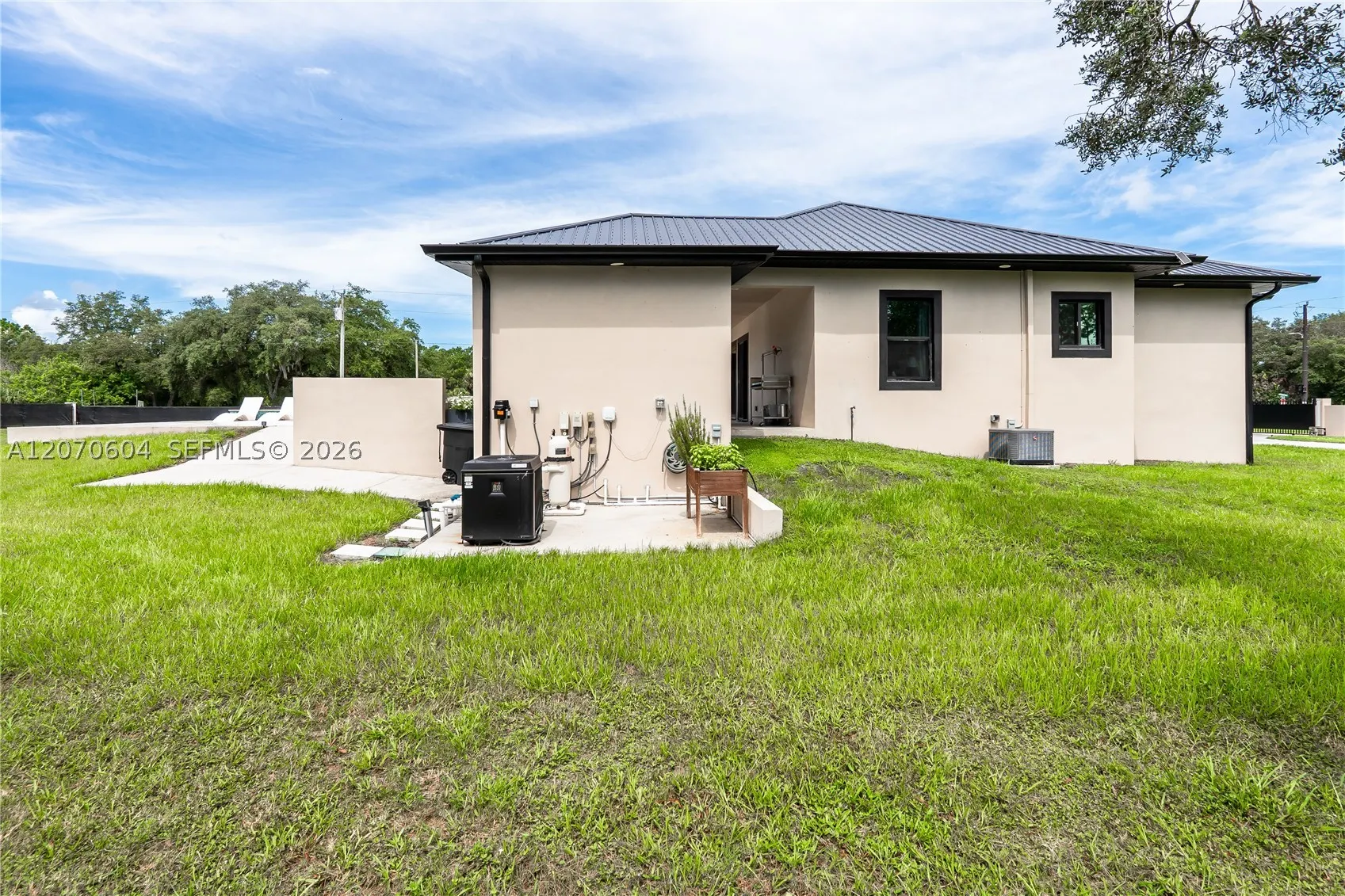 300 Montura Ave
