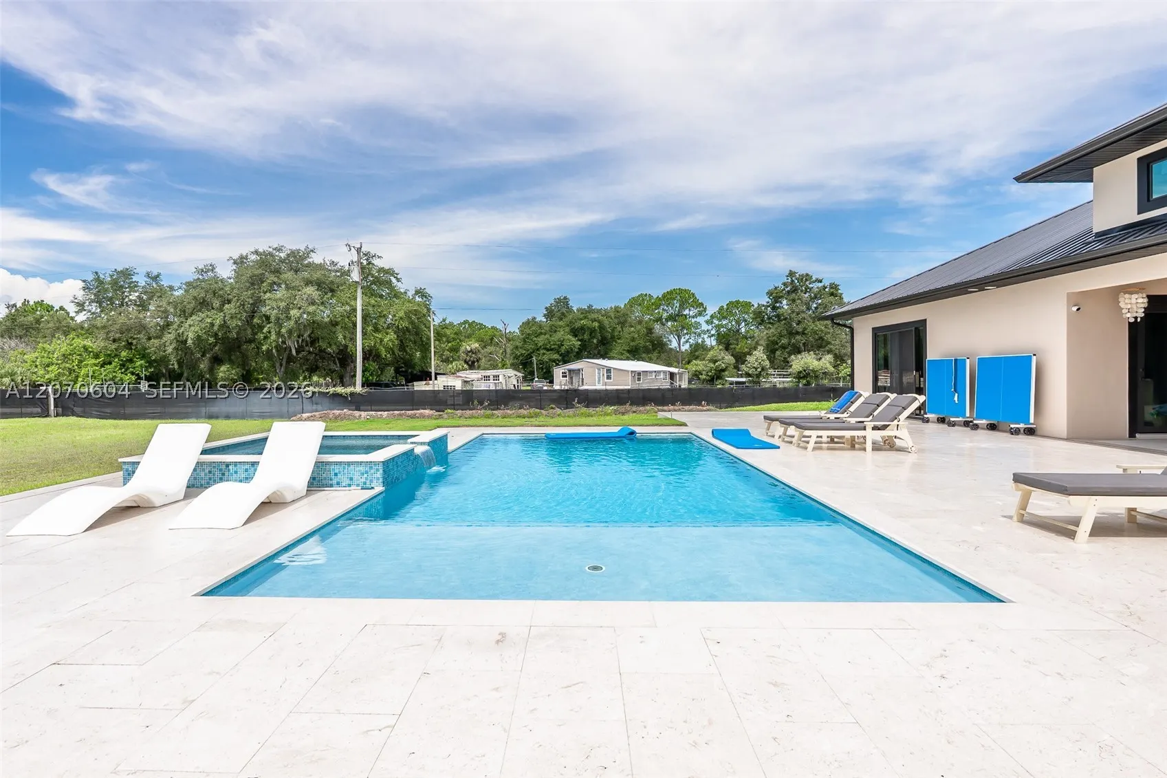 300 Montura Ave