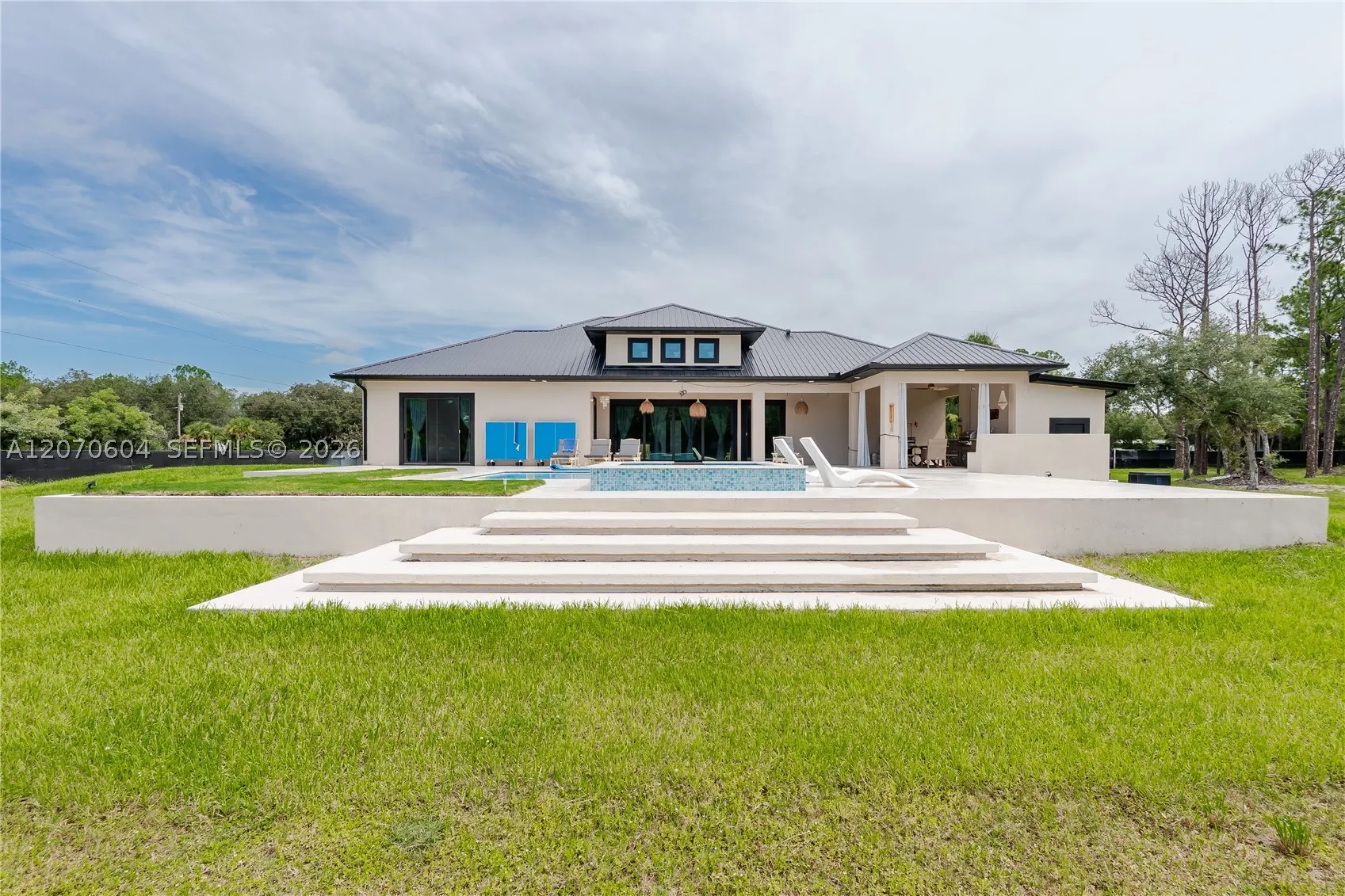 300 Montura Ave