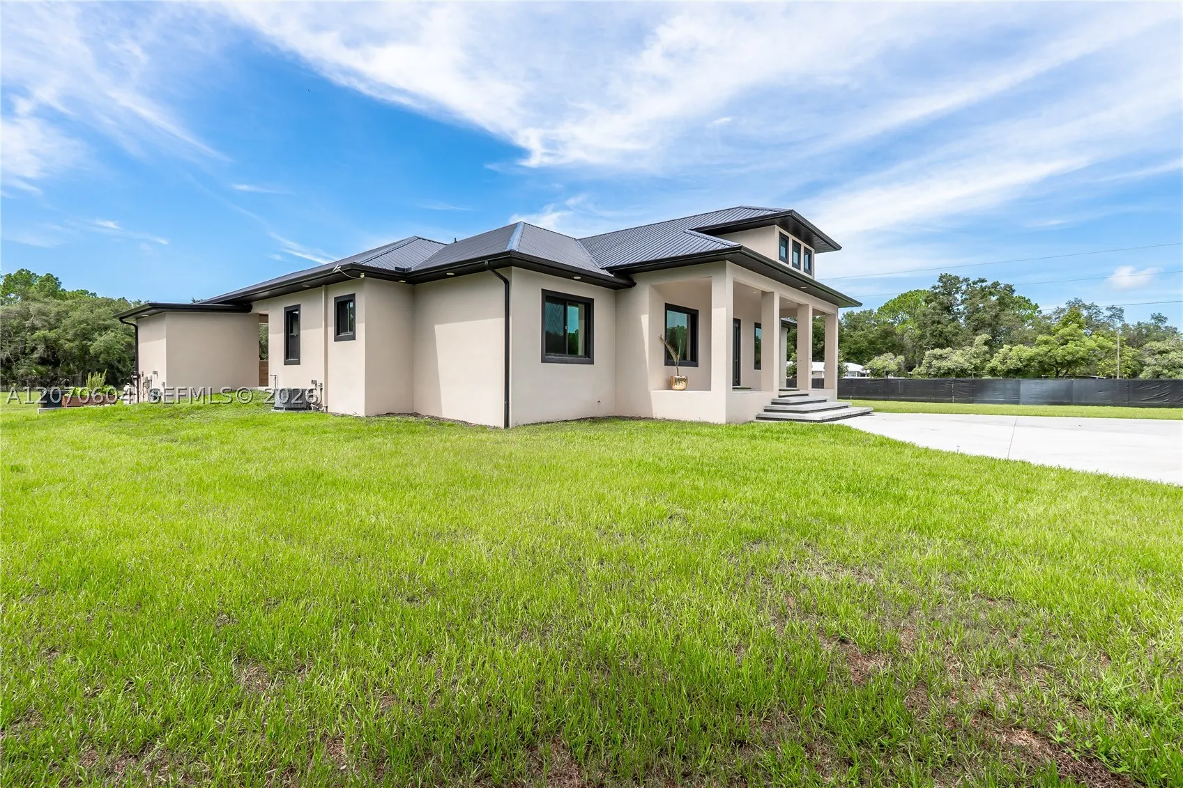 300 Montura Ave