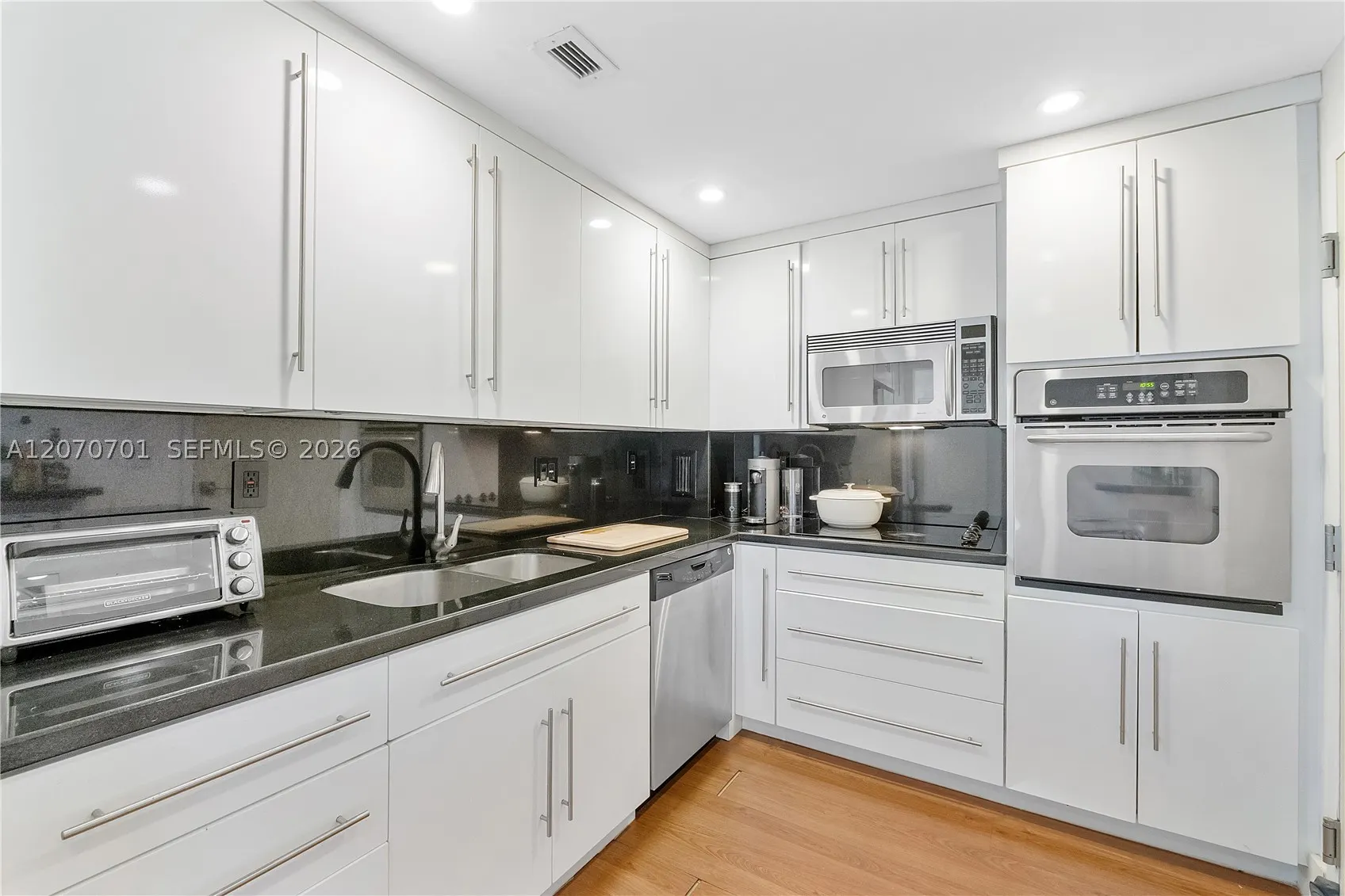 90 Edgewater Dr #917