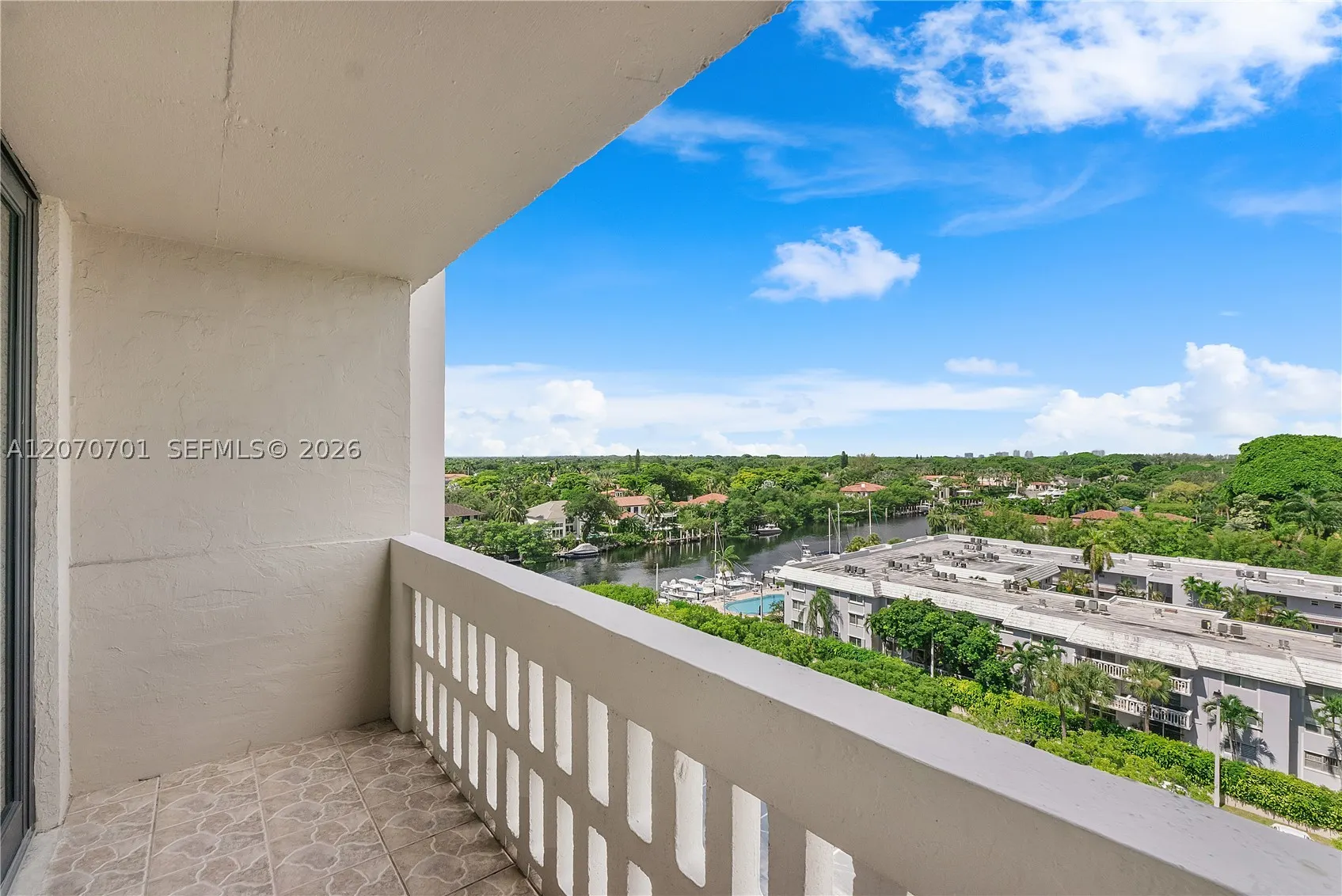 90 Edgewater Dr #917