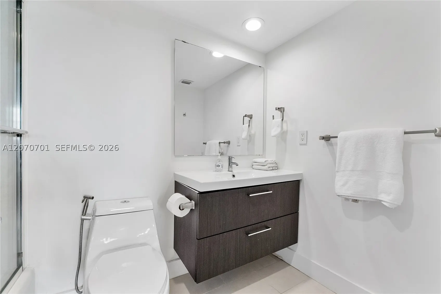 90 Edgewater Dr #917