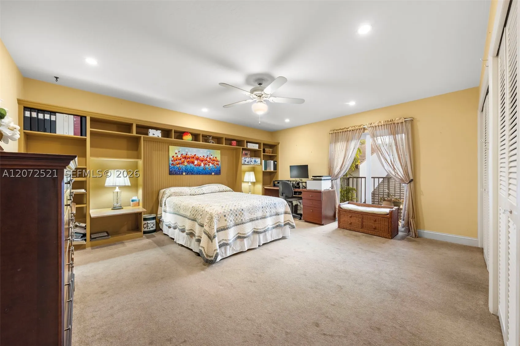 6815 Edgewater Dr #202
