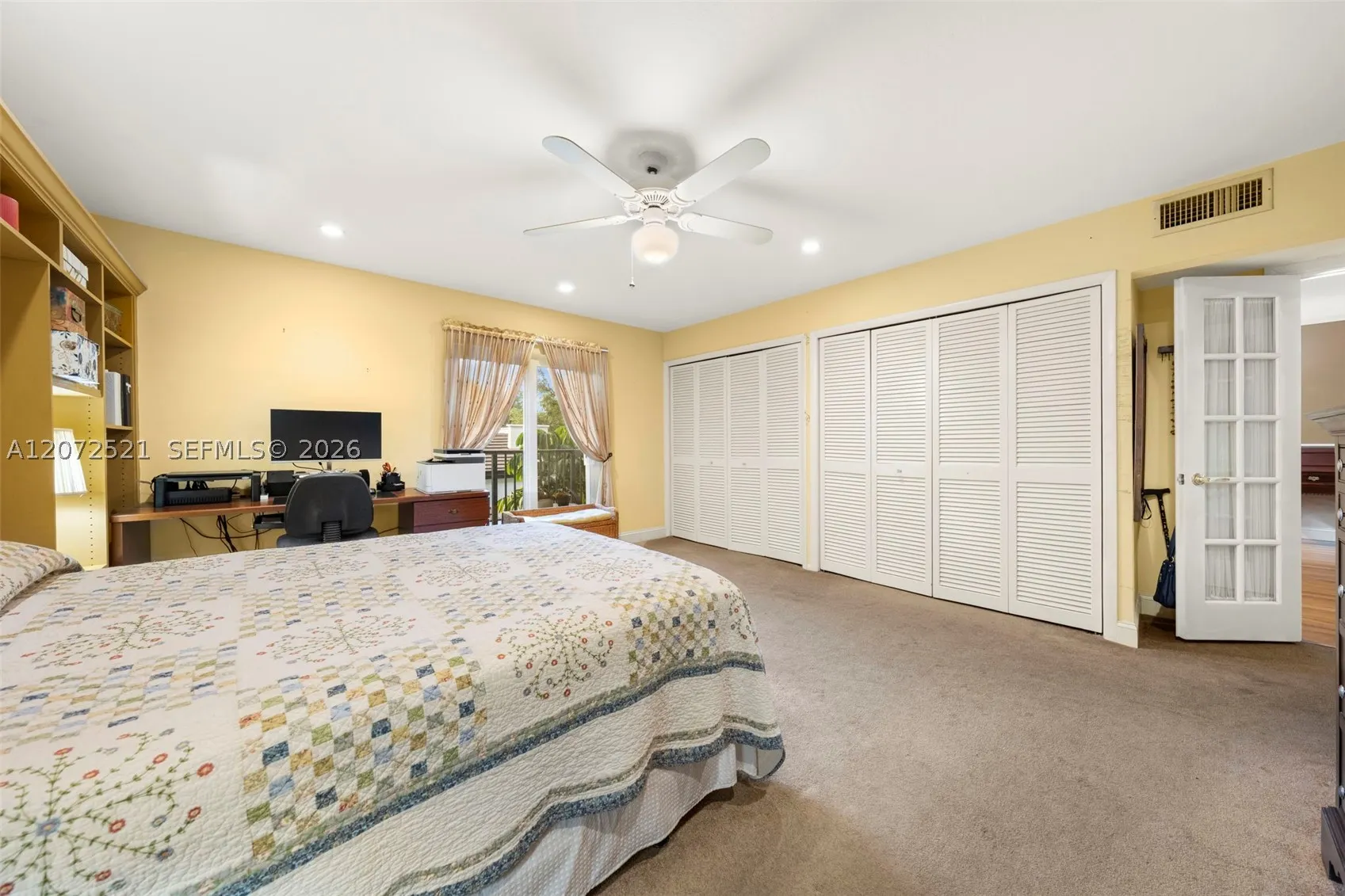 6815 Edgewater Dr #202