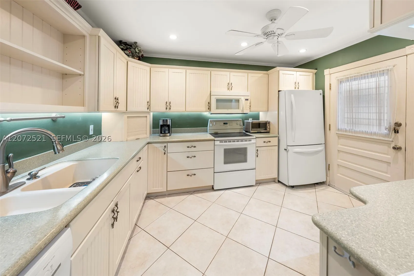 6815 Edgewater Dr #202